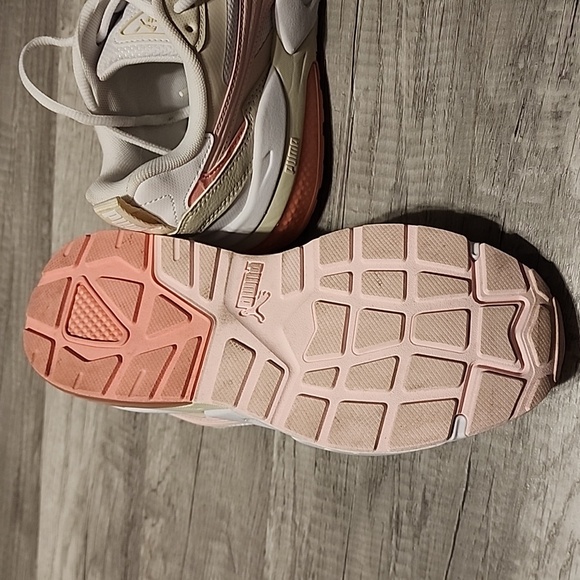 Girls Puma shoes - Picture 3 of 4